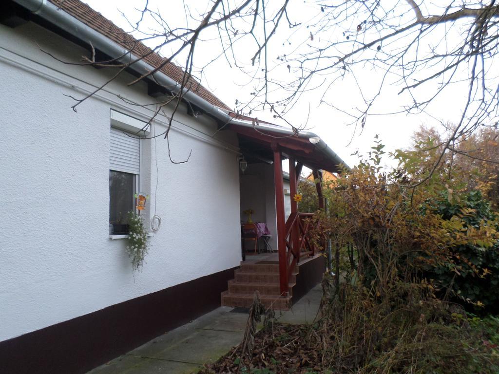 Kerekparos Es Zarandok Vendeghaz Villa Apostag Rom bilde