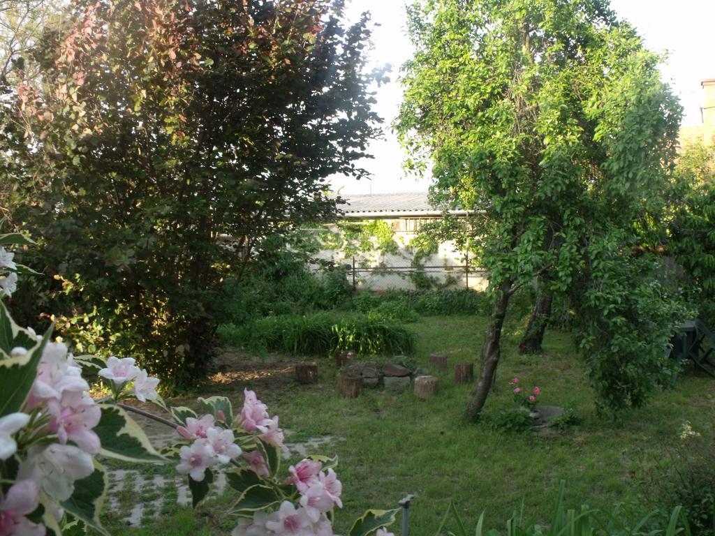 Kerekparos Es Zarandok Vendeghaz Villa Apostag Rom bilde